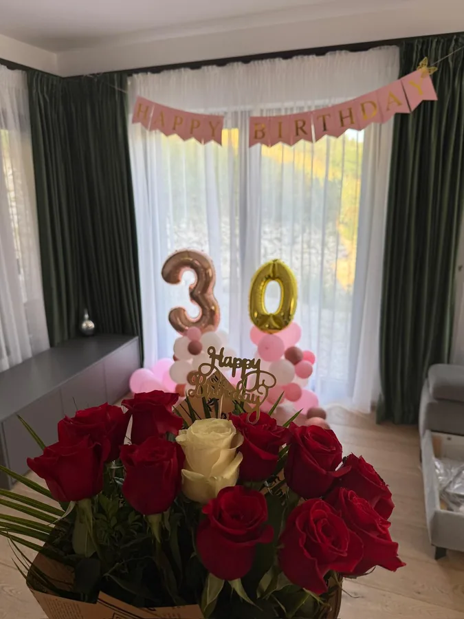 30th birthday celebration with pink-gold balloons and red roses